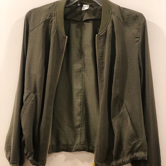 Jackets & Blazers - Cute army green jacket!